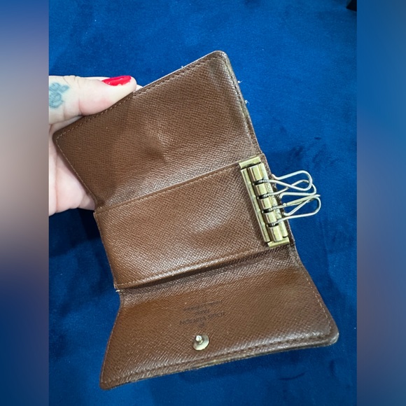 Louis Vuitton Monogram Multicles 4 Ring Key Case - Picture 15 of 17